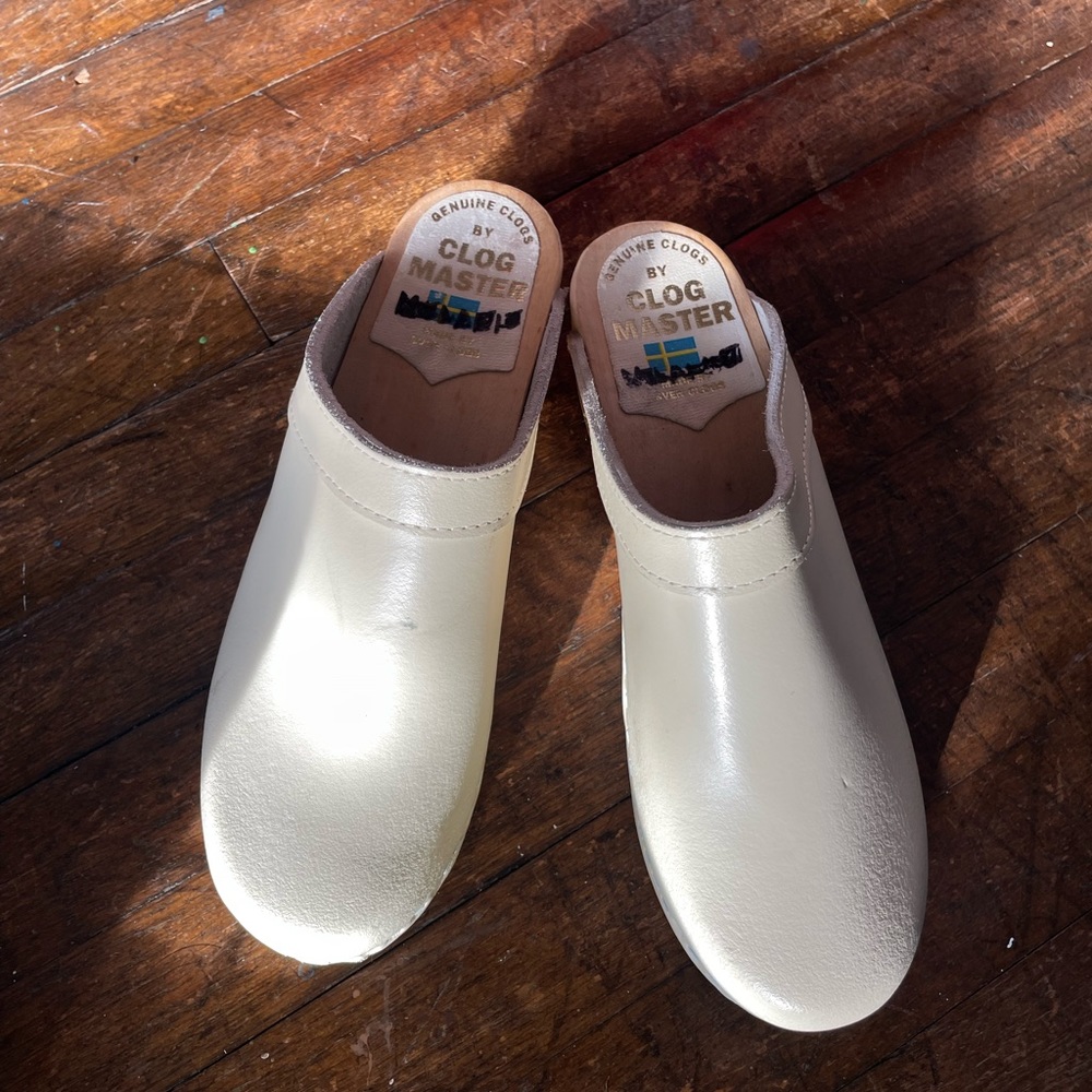 Cream colored clogs by Sven Clogs